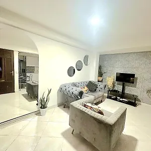 https://amplio-y-lindo-apartamento.colombiamedellinhotels.com